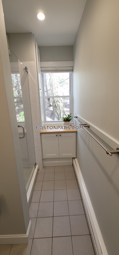 Watertown Spacious 3 bed 3 Bath townhouse available NOW on Whites Ave in Watertown! - $5,300