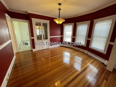 Medford Spacious 2 Bed 1 Bath  Tufts - $2,700