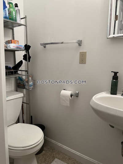 Brookline 0 Bed 1 Bath BROOKLINE- LONGWOOD AREA $1,895  Longwood Area - $1,995