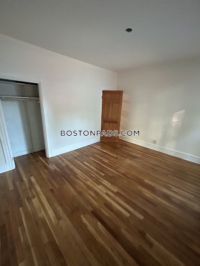 Brookline 3 Bed 1 Bath BROOKLINE  Brookline Village - $2,900 75% Fee