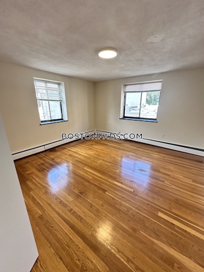 Brookline 2 Bed 1 Bath BROOKLINE- BOSTON UNIVERSITY $3,400  Boston University - $3,175 No Fee