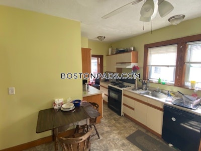 Medford Spacious 3 Bed 1 Bath available 6/1 on Quincy St in Medford!  Tufts - $3,900