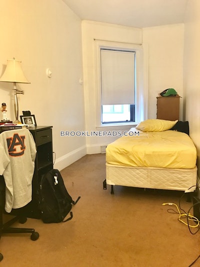 Brookline 0 Bed 1 Bath BROOKLINE- BOSTON UNIVERSITY $2,045  Boston University - $1,895 No Fee